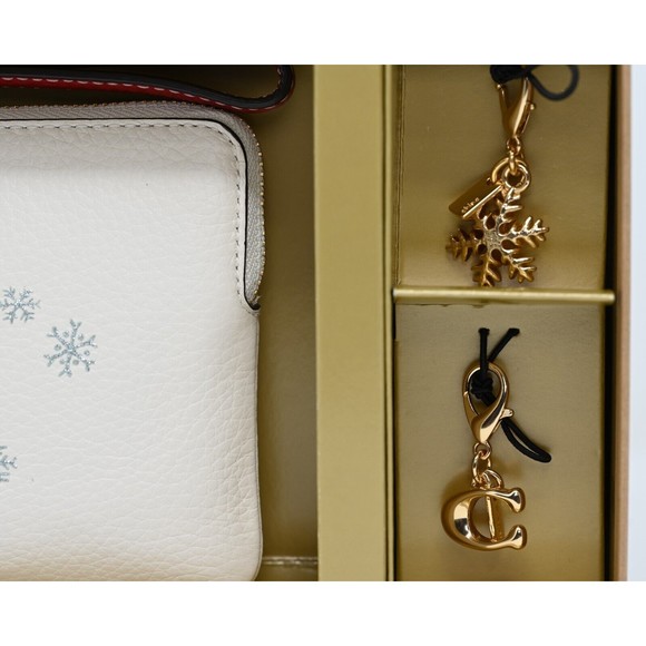 COACH Boxed Snowflake Bear Corner Zip Wristlet Chalk Leather CE891 NWT $148 - Picture 5 of 8